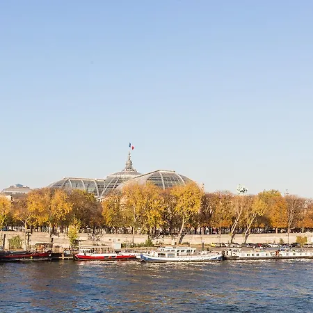 Tour Maubourg Apartment