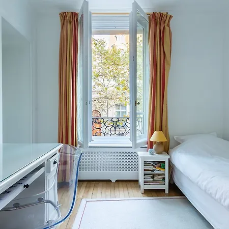 Tour Maubourg Apartment